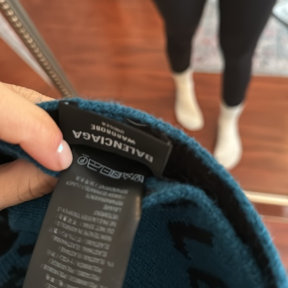 Brand new Balenciaga wool unisex scarf - Picture 6 of 7